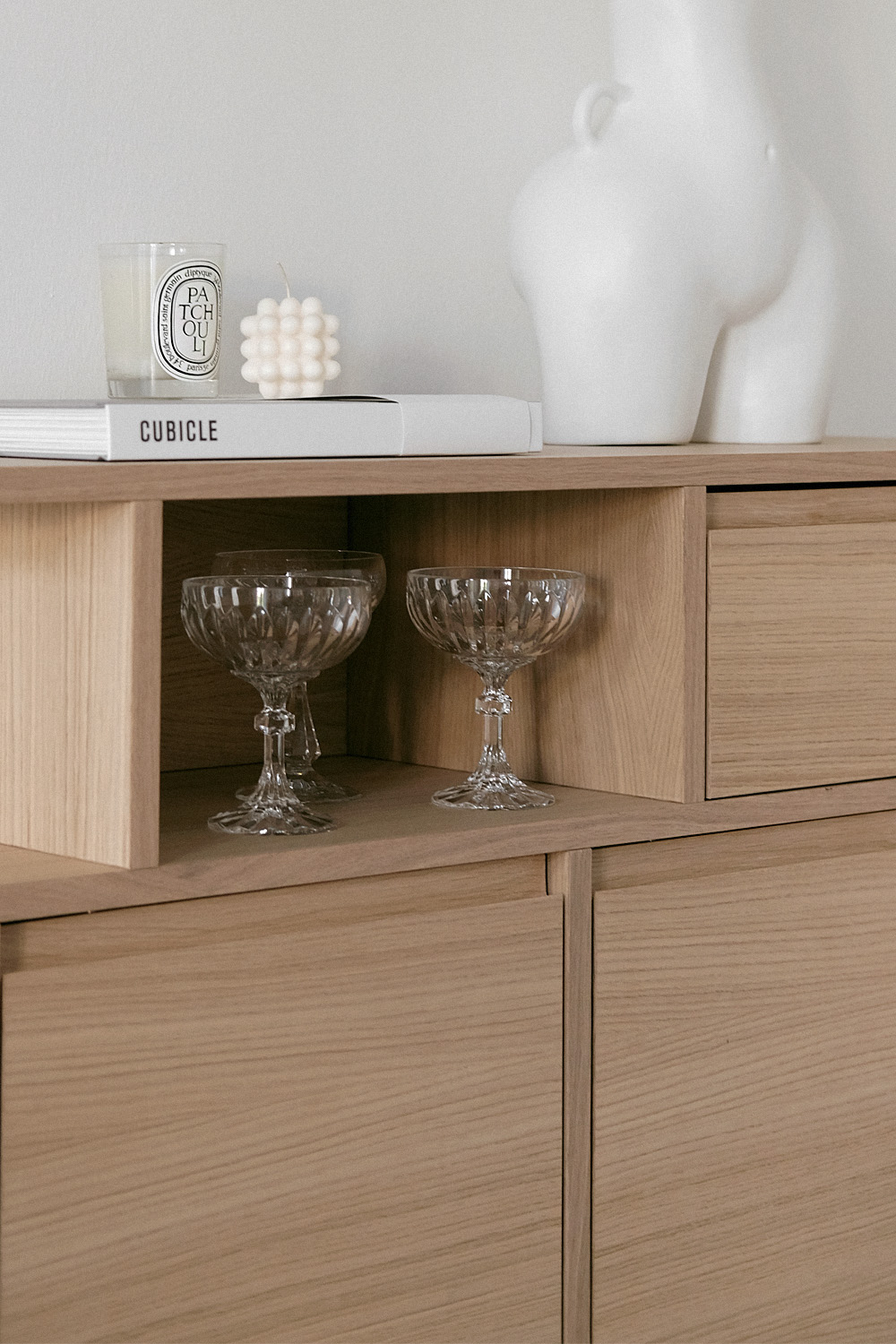 April Vlog: Interior-Updates and homemade Dumplings / Tylko Sideboard / Anissa Kermiche Vase