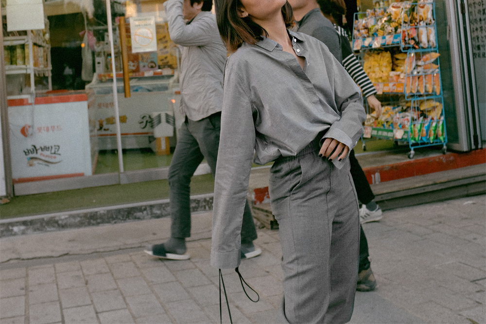 Double Grey in Seoul Outfit: Céline Naked Sandals, Bottega Veneta Pouch 20 in black, Arket Grey Suit Pants, Seidensticker Grey shirt
