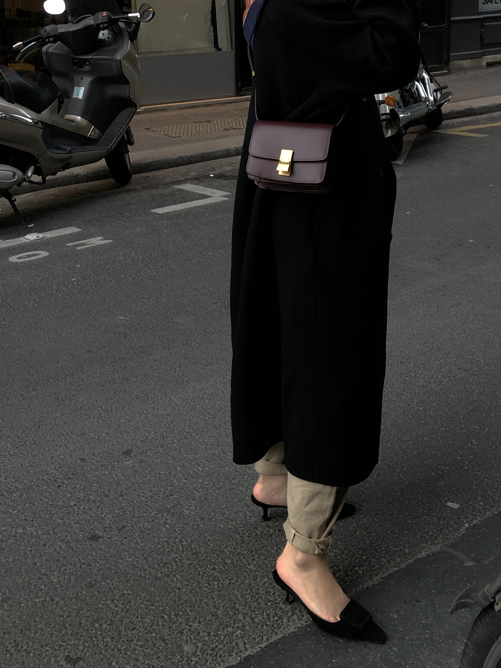 Spring Outfit. Nisi is wearing: Black wool coat ACNE STUDIOS, Beige denim jeans ZARA, Classic Box bag in bordeaux CÉLINE, Maysale mules MANOLO BLAHNIK, Vintage silk scarf HERMÈS