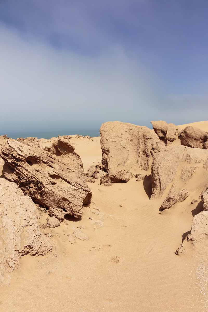 Outfit Barefoot in the Moroccan sand