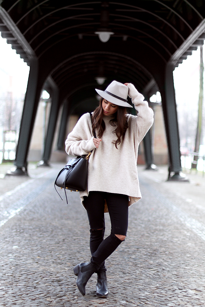 Nisi is wearing: Céline Belt Bag, Fedora Hat, Distressd Denim, Ripped Jeans, Chelsea Boots, Oversized Sweater