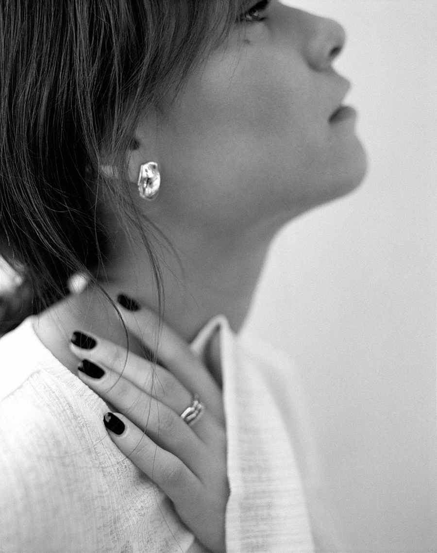 Outfit: All White. Nisi is wearing: White longsleeve. White trousers, Jil Sander, Earrings