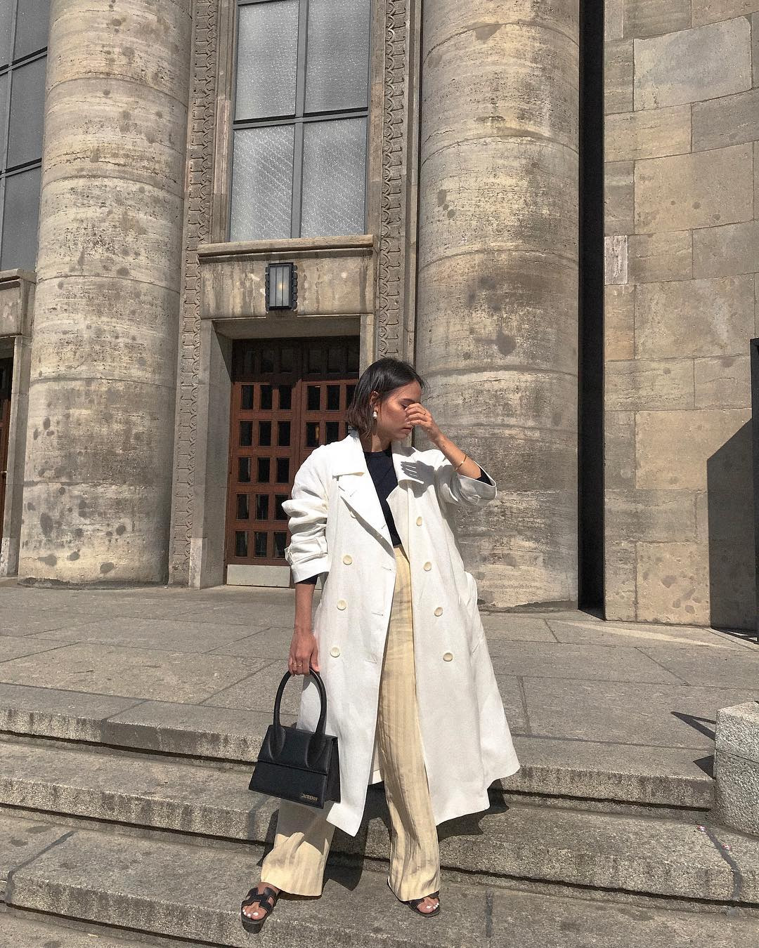 favorite Outfit 5: White trenchcoat – Massimo Dutti. Navyblue sweater – Weekday. Beige trousers – & Other Stories. Le Grand Chiquito bag – Jacquemus. Oran sandals – Hermès. Pearl earrings – Céline
