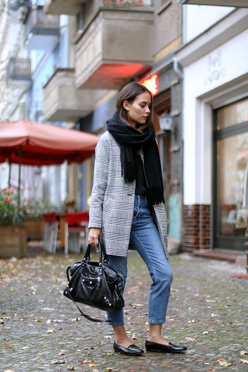 Nisi is wearing: Balenciaga Giant 12 City Bag, Houndstooth Blazer, Topshop Girlfriend Jeans, Loafers, Acne Studios Canada scarf