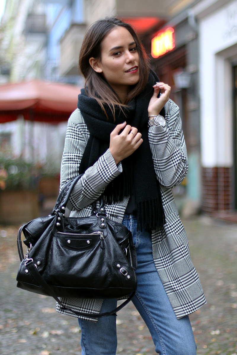 Nisi is wearing: Balenciaga Giant 12 City Bag, Houndstooth Blazer, Topshop Girlfriend Jeans, Loafers, Acne Studios Canada scarf