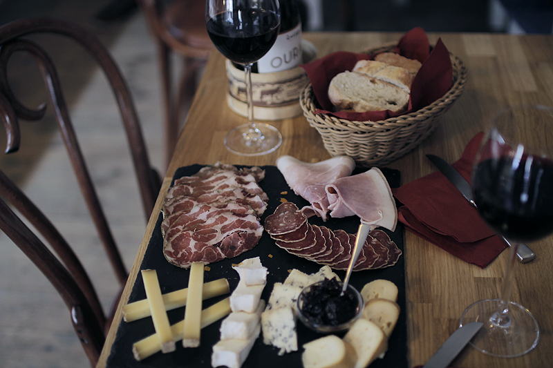 Hotspot for Cheese & Wine Lovers: La Käserie, Berlin