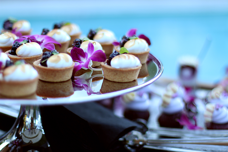 Urban Decay Summer Nights in Miami - Cute little dessert cakes