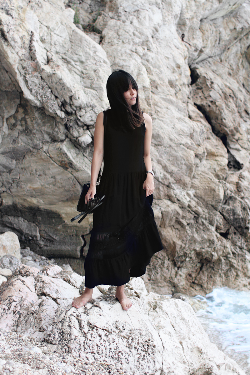 All Black Outfit in Sicily. Nisi is wearing: Midi dress – Sandro. Oran Sandals – Hermès. Mini Peekaboo Bag – Fendi