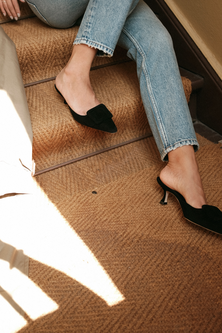 Nisi is wearing: Manolo Blahnik Maysale Mules, Arket cropped jeans and nude longsleeved top, Mango white sequin statement earrings