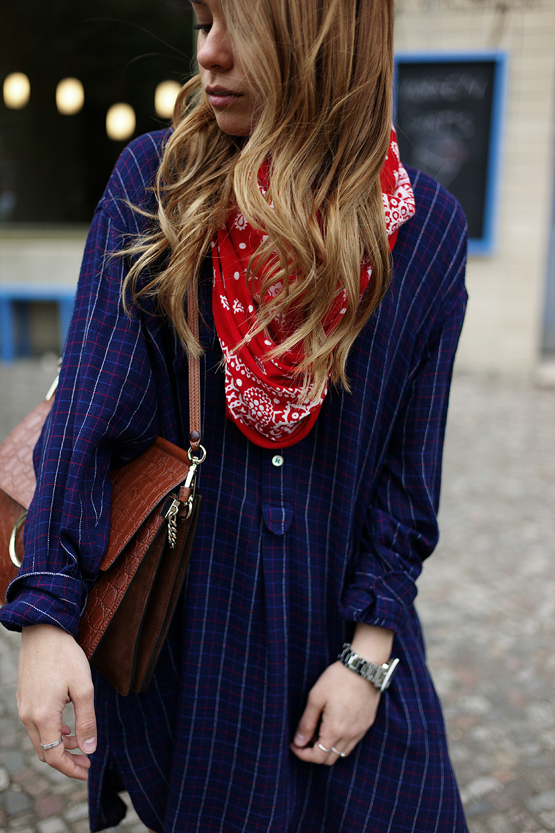 Desi is wearing: Isabel Marant Étoile Plaid Tunic, red bandana scarf, Adidas Stan Smith Sneaker, Chloé Faye Bag