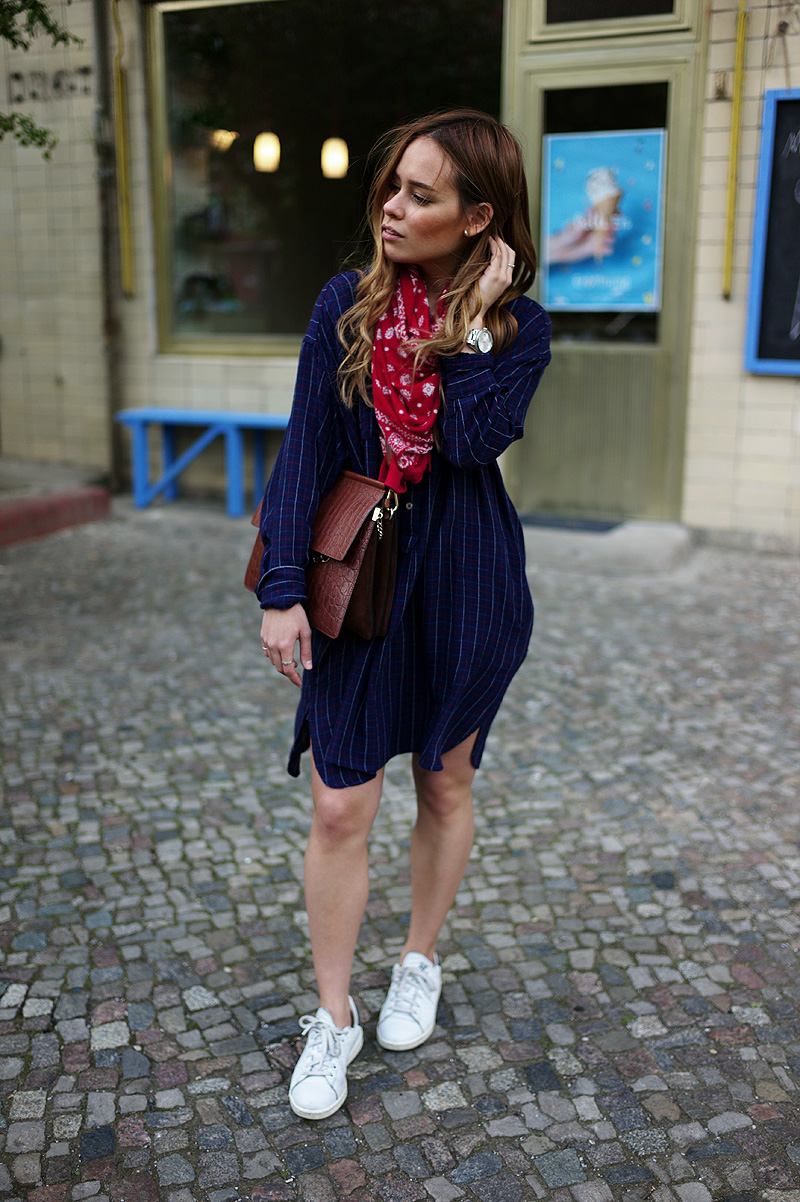 Desi is wearing: Isabel Marant Étoile Plaid Tunic, red bandana scarf, Adidas Stan Smith Sneaker, Chloé Faye Bag