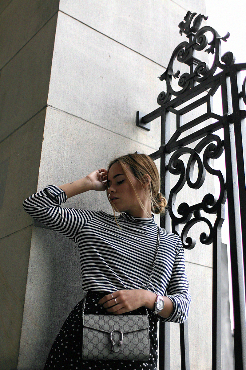 Outfit: Stars and Stripes. Desi is wearing: Striped turtle neck shirt, maxi skirt with stars, gucci dionysus mini, Adidas Stan Smith sneakers