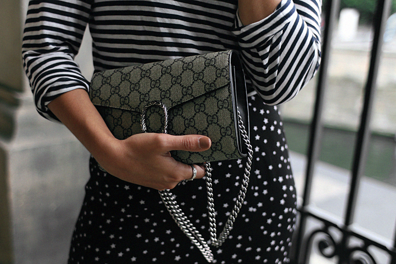 Outfit: Stars and Stripes. Desi is wearing: Striped turtle neck shirt, maxi skirt with stars, gucci dionysus mini, Adidas Stan Smith sneakers