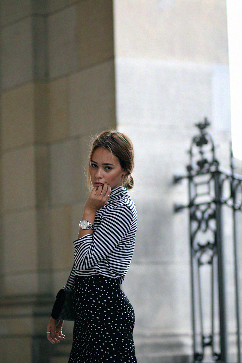 Outfit: Stars and Stripes. Desi is wearing: Striped turtle neck shirt, maxi skirt with stars, gucci dionysus mini, Adidas Stan Smith sneakers