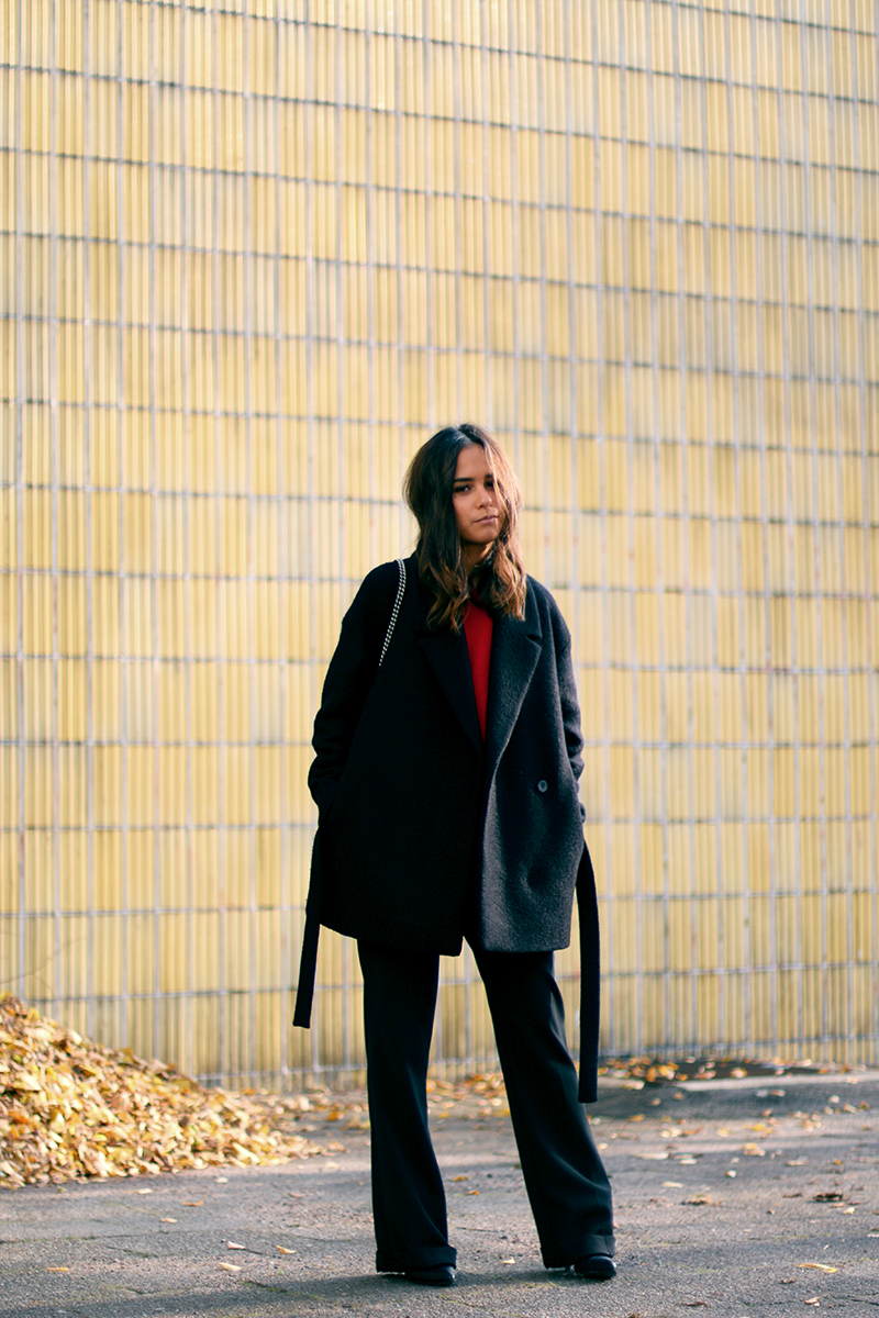 Nisi is wearing: Wide Leg Pants from Warehouse, Gucci Dionysus Bag and a Belted Coat from COS