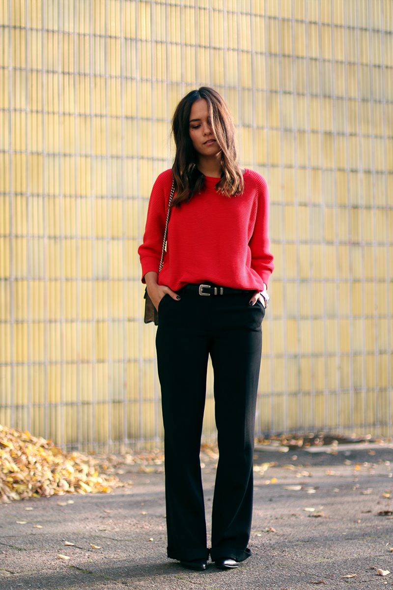 Nisi is wearing: Wide Leg Pants from Warehouse, Gucci Dionysus Bag and a Belted Coat from COS