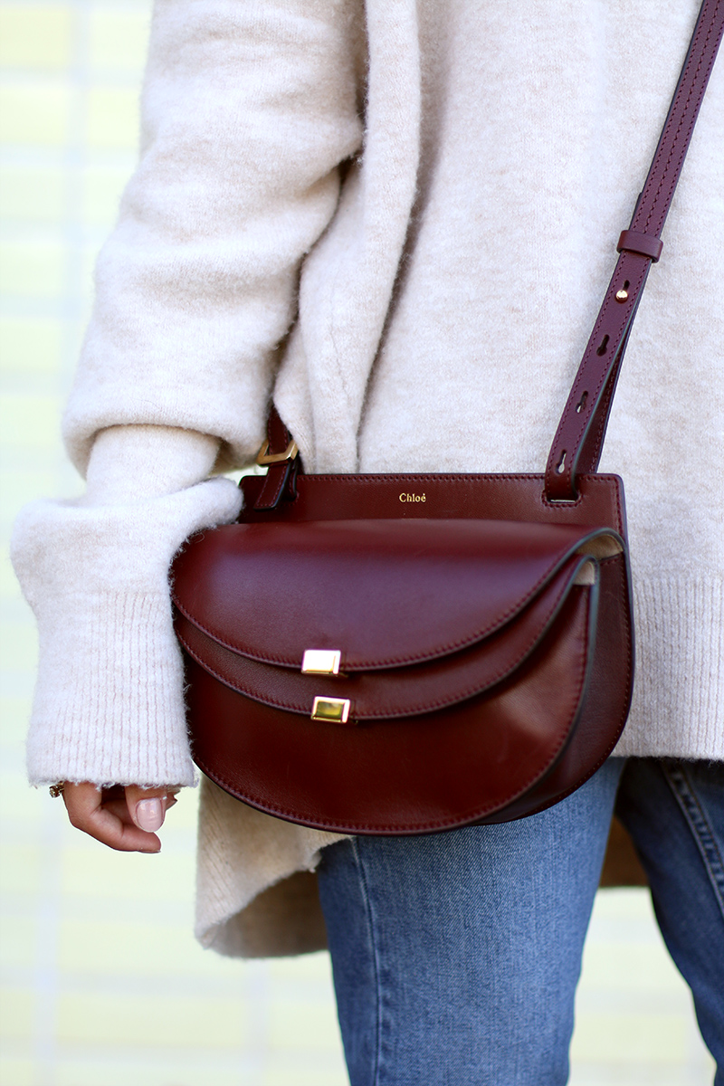 Nisi is wearing: Chloé Georgia Mini Bag, Overzied Zara Sweater, Topshop Girlfriend Jeans, Chloé Lauren Ballet Flats