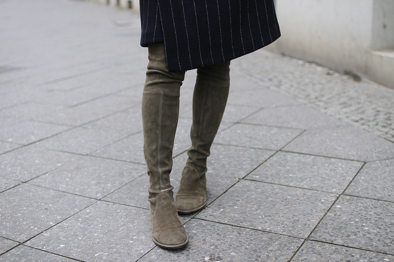 Rock von Maje, Overknees von Stuart Weizman