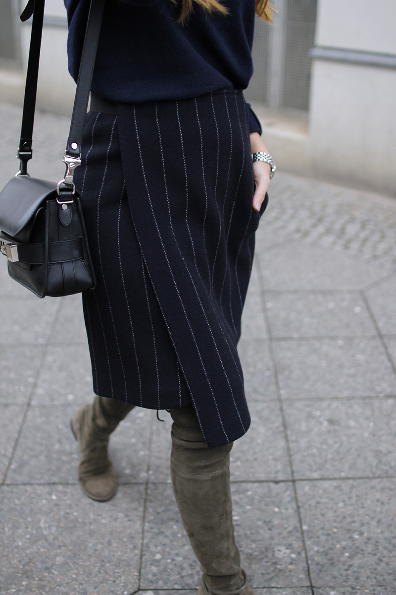 PS1 Tasche von Proenza Schouler, Rock von Maje, Overknees von Stuart Weizman